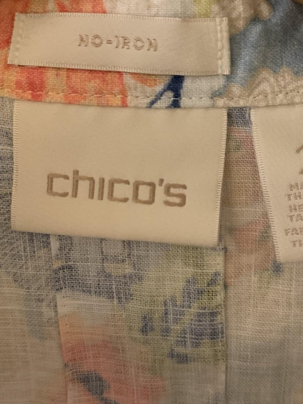 Chico's No Iron 100% Linen Floral Tunic Top Size 2 White Blue Button Front 3/4 S - Picture 3 of 7